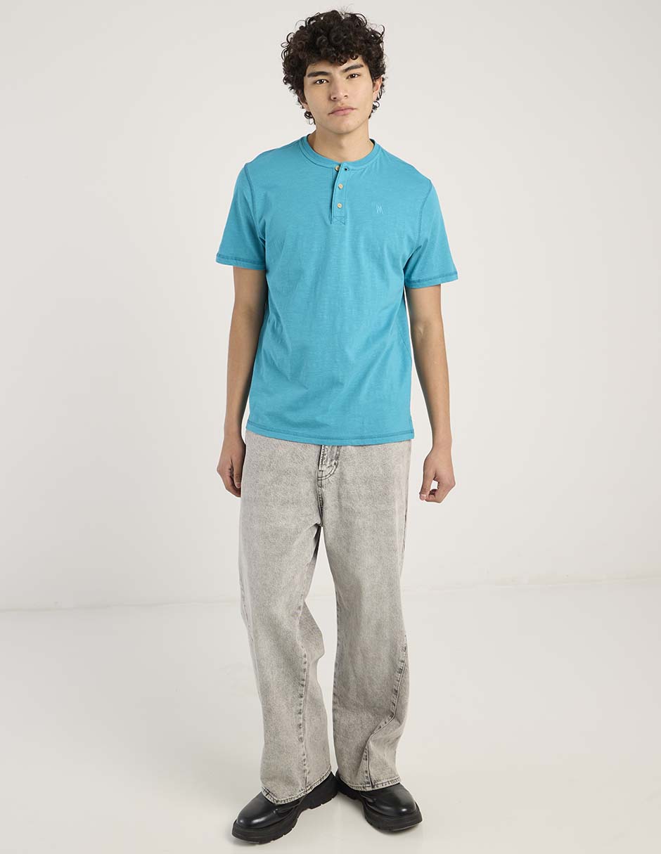 Playera cuello henley para hombre